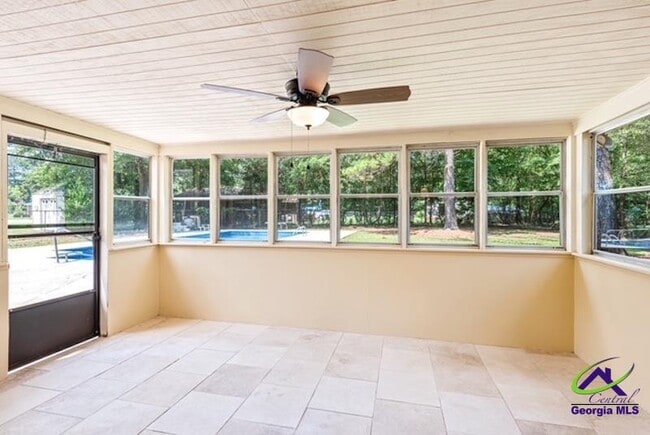 Building Photo - 105 Meriwood Dr