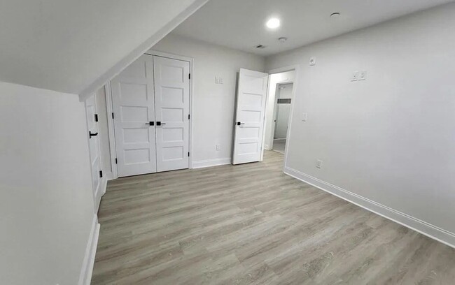 Building Photo - 6 Harding Ave