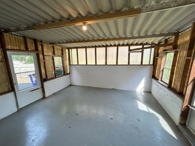 Building Photo - Charming home in Blacksburg