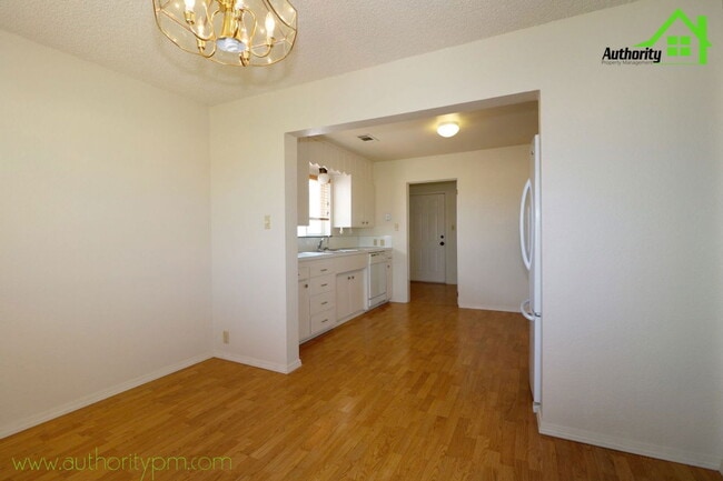 Building Photo - 21627 7 Lakes Rd