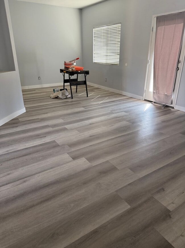 Building Photo - Move -in- Ready