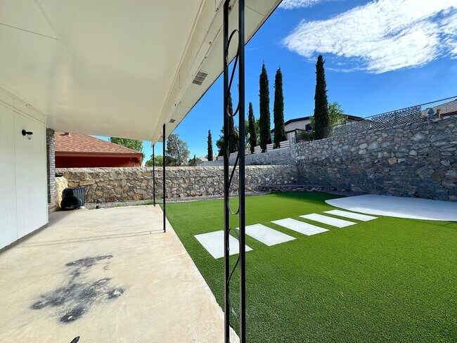 Building Photo - Northeast El Paso 3Bed/2Bath Refrig A/C