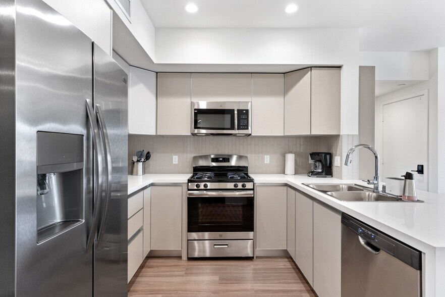 Building Photo - Ecco Lexington – Apartments & Co-Living