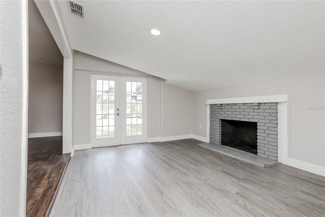 Building Photo - 5709 Ridgeway Dr