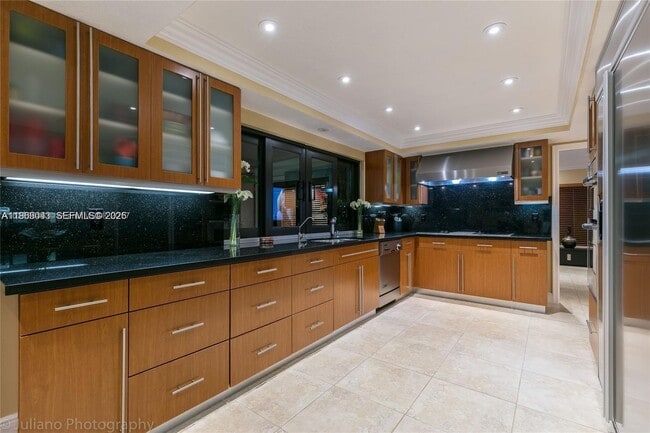 Building Photo - 19701 W Oakmont Dr