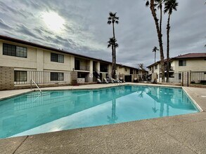 Building Photo - Gated community with a pool, 2 bed 1 bath