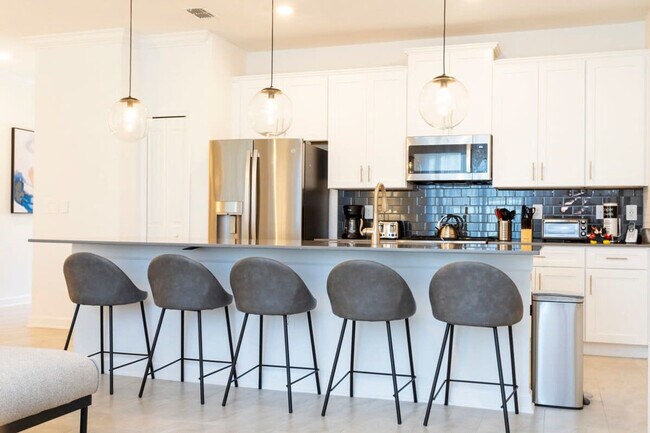 Building Photo - 4343 Scene Ln