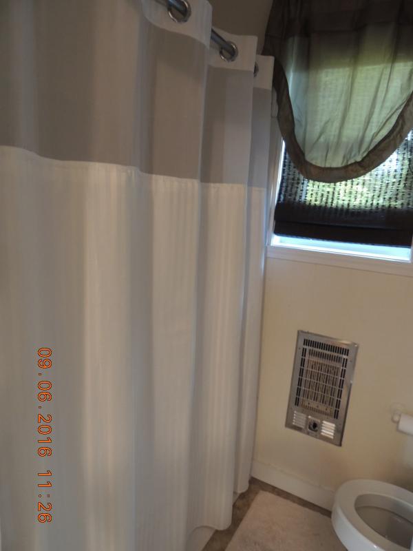 Building Photo - 718 W Main St