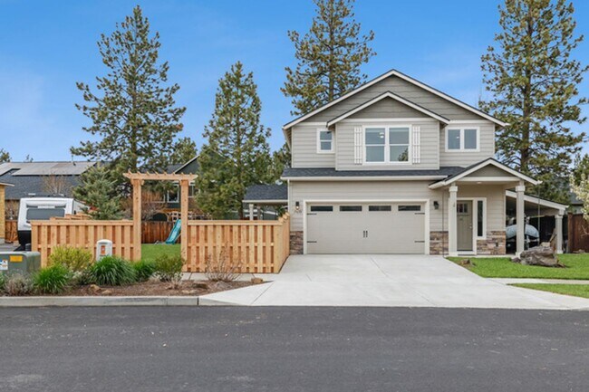 Building Photo - Beautiful home in SW Bend!  Large fenced i...