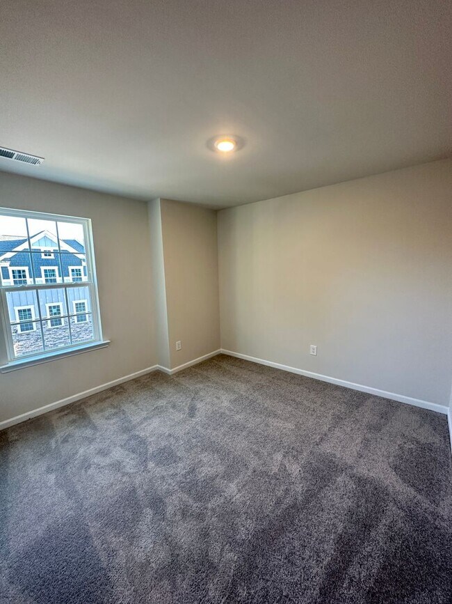 Building Photo - 4BR/3.5 Bath Townhouse in Prime Ballantyne Location; Great Schools