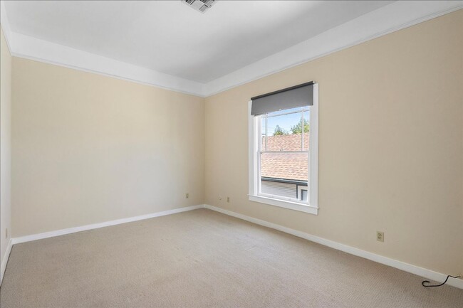 Building Photo - 2111 Buena Vista Ave