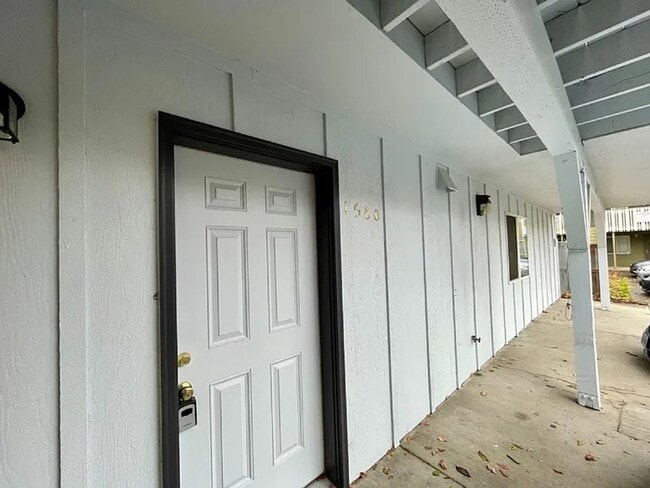 Building Photo - 1580fe