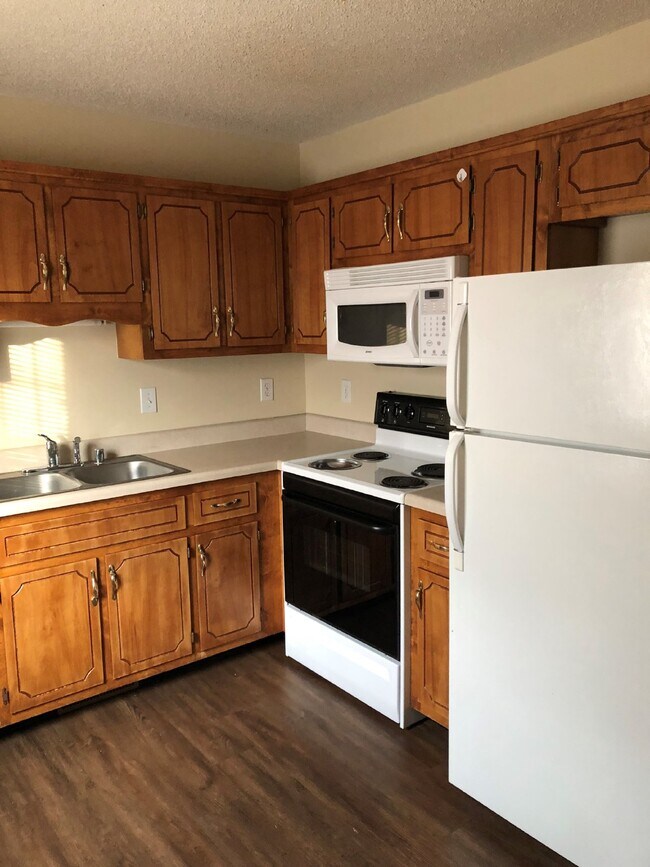 Building Photo - 204 B  Arkansas Ave Oak Grove KY 42262