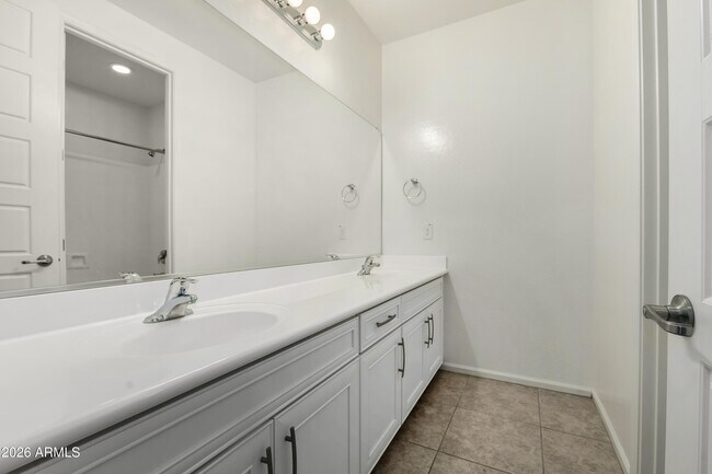 Building Photo - 1527 W Windhaven Ave