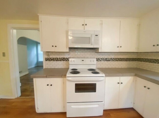 Building Photo - Italian Estates Property Management