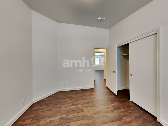 Building Photo - 2031 E Lochmeadow Ct