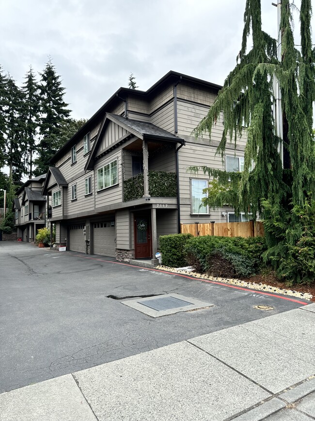 Primary Photo - 7117 Rainier Dr