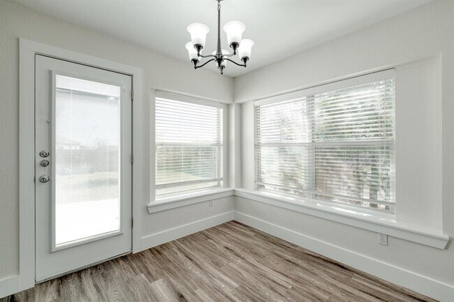 Building Photo - 277 Paddington Dr