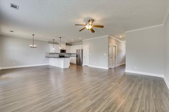 Building Photo - 445 Longmeadow Dr