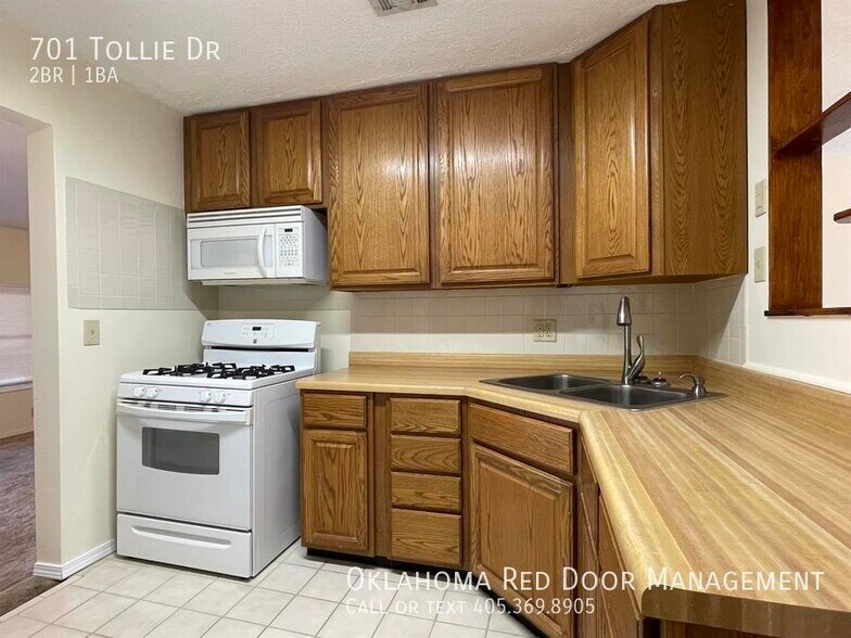 Building Photo - 701 Tollie Dr