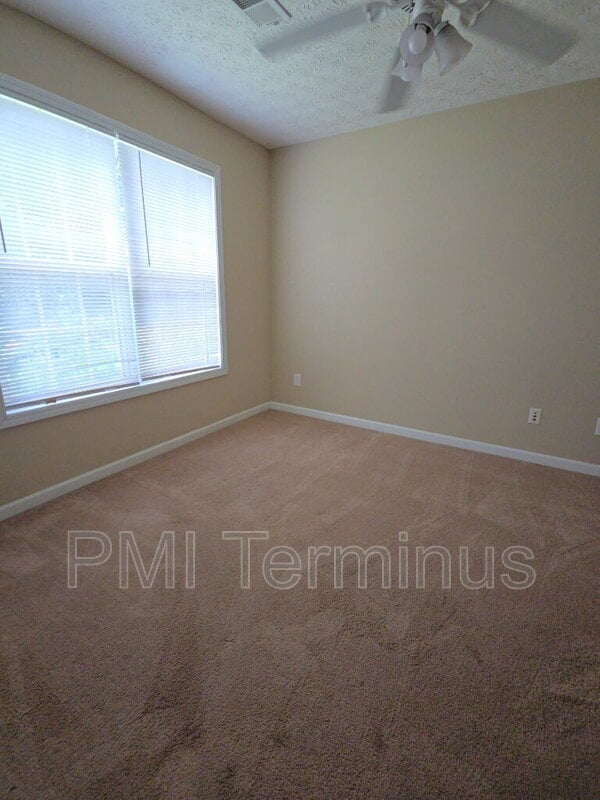 Building Photo - 6122 Farmwood Way SE