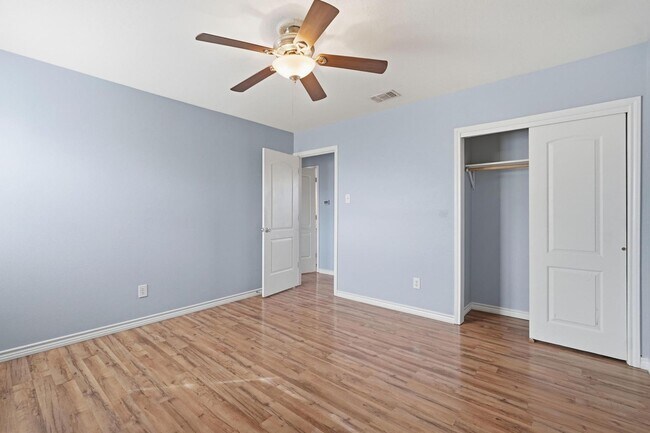 Building Photo - 1741 Pasadena Dr