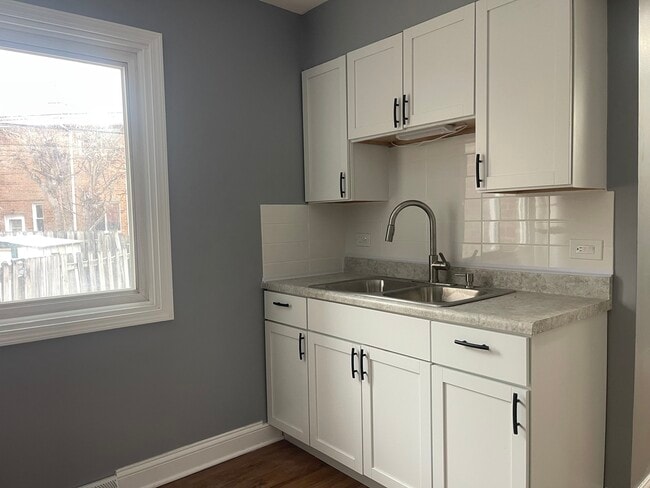 Building Photo - 9463 Niles Center Rd