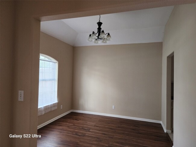 Building Photo - 1926 Wavell St