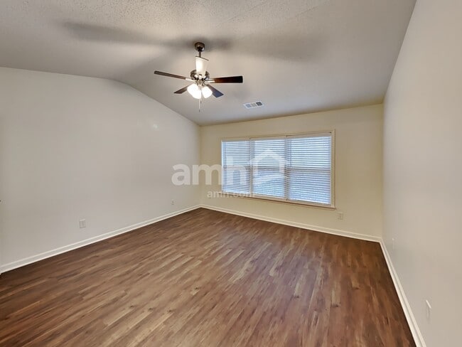 Building Photo - 349 Burdock Trce