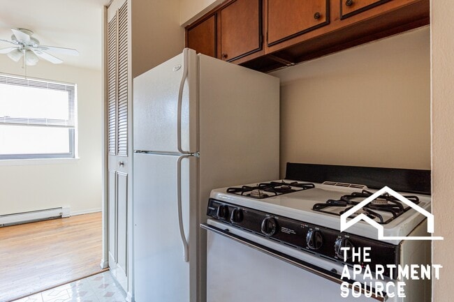 Building Photo - 660 W Wrightwood Ave