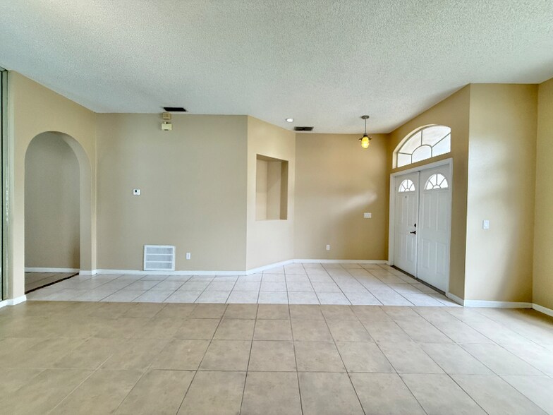 Building Photo - 12859 Enclave Dr