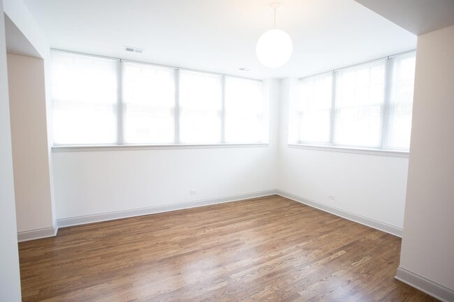 Interior Photo - 5100 S. Ellis Avenue