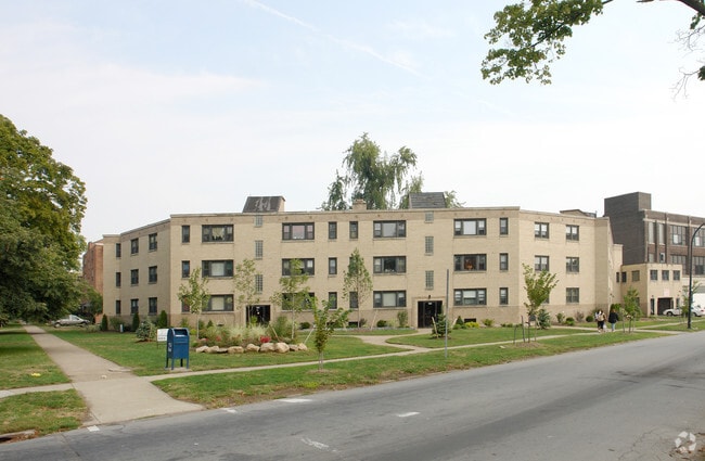 Primary Photo - Green Leaf Apartments