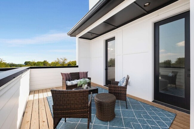 Building Photo - 1806 Lischey Ave