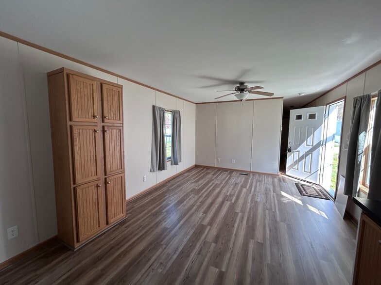 Building Photo - 4 Fawn Hl