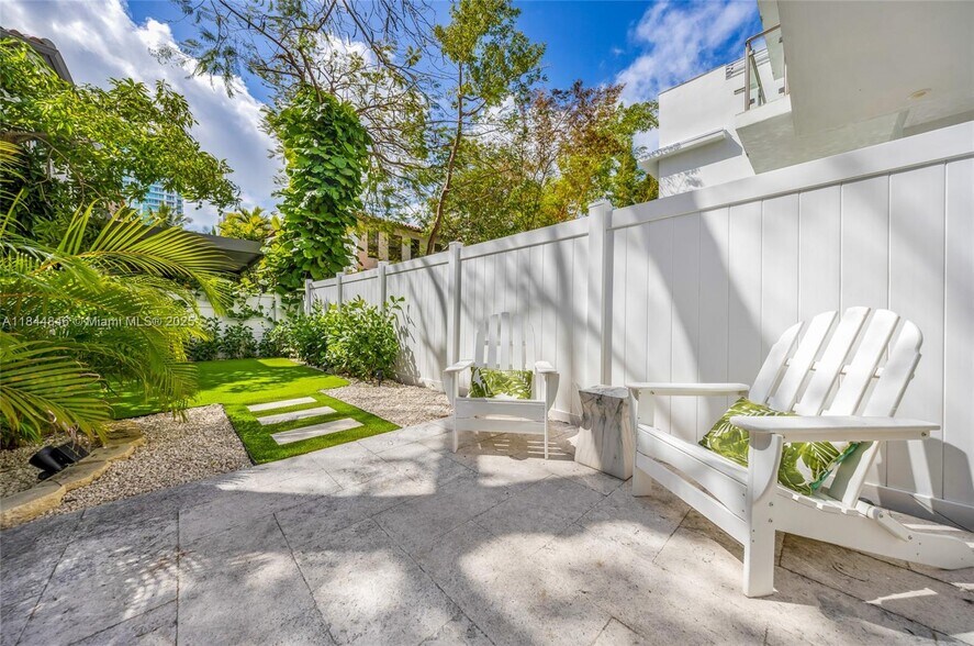 Building Photo - 2618 Trapp Ave