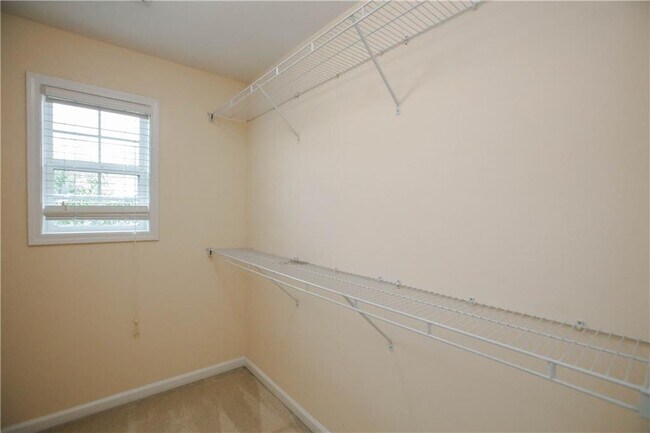 Building Photo - 3801 Thayer Trace