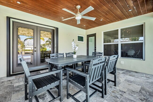 Building Photo - 2277 SE 15th St