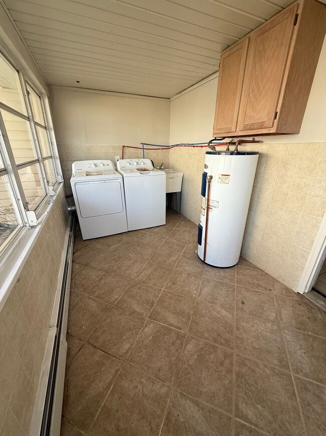 Building Photo - 5 bed / 2 Bath Neshaminy School District Single Family Home