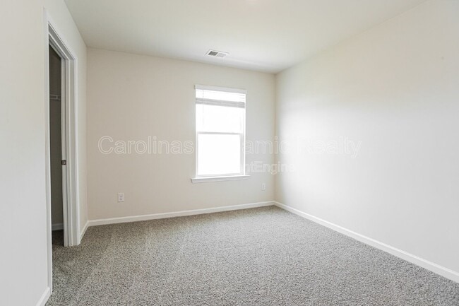 Building Photo - 1365 37th Ave Lane NE