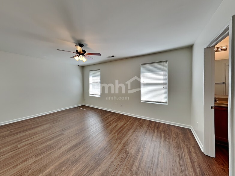 Building Photo - 10216 Daniel Dwayne Dr