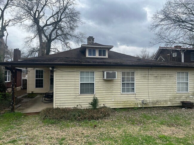 Building Photo - 2502 Blair Blvd