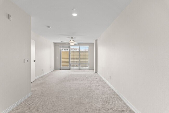 Building Photo - Walkable Little Italy Living – 3BR/3BA with Gated Parking