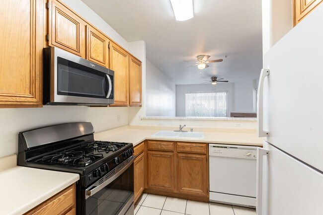 Building Photo - Stylish 1-Bedroom Condo with Private Garag...