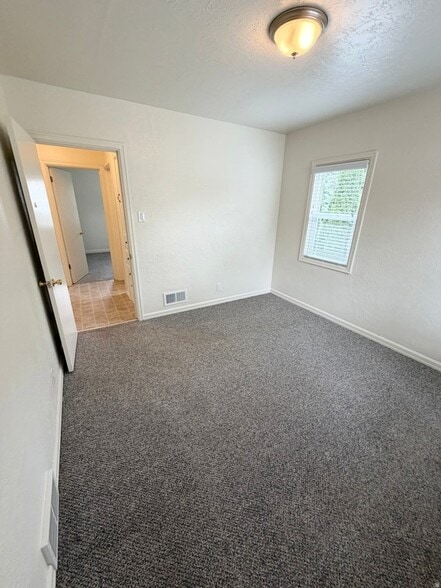 Building Photo - 4910 S 900 E