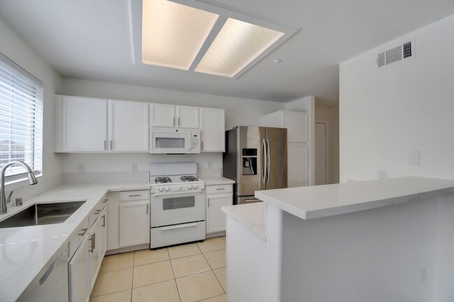 Building Photo - Beautiful 2 BR In Gated 89052 Community