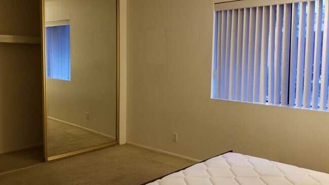 Building Photo - 1111 E University Dr