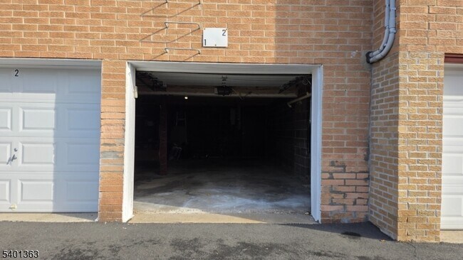 Building Photo - 725 Joralemon St