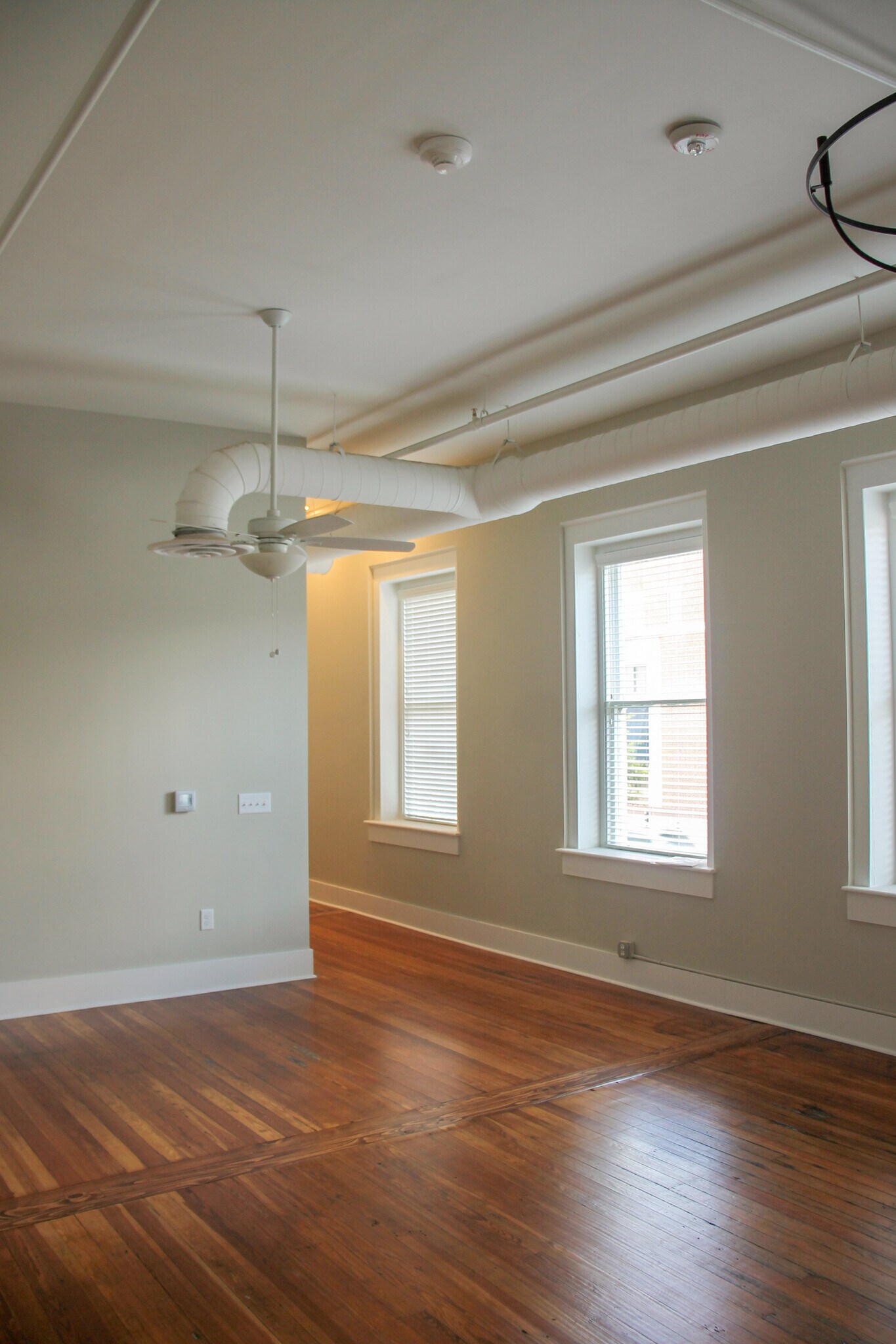 201 - 596 Cherry St