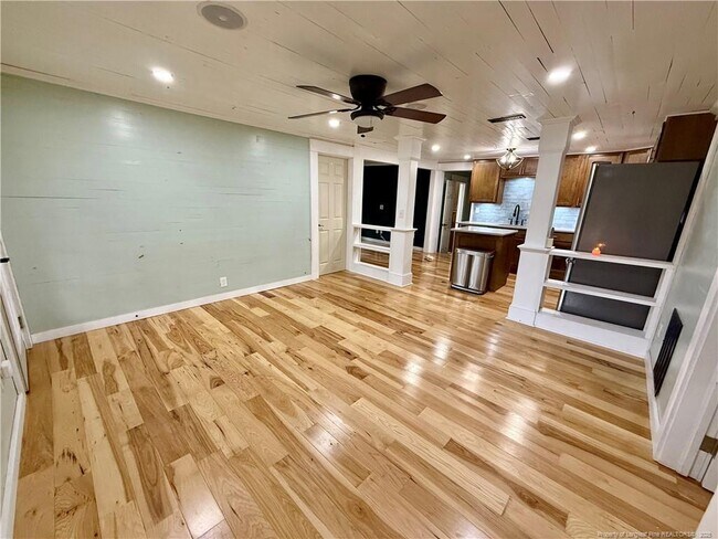 Building Photo - 1027 Cameron Hill Rd